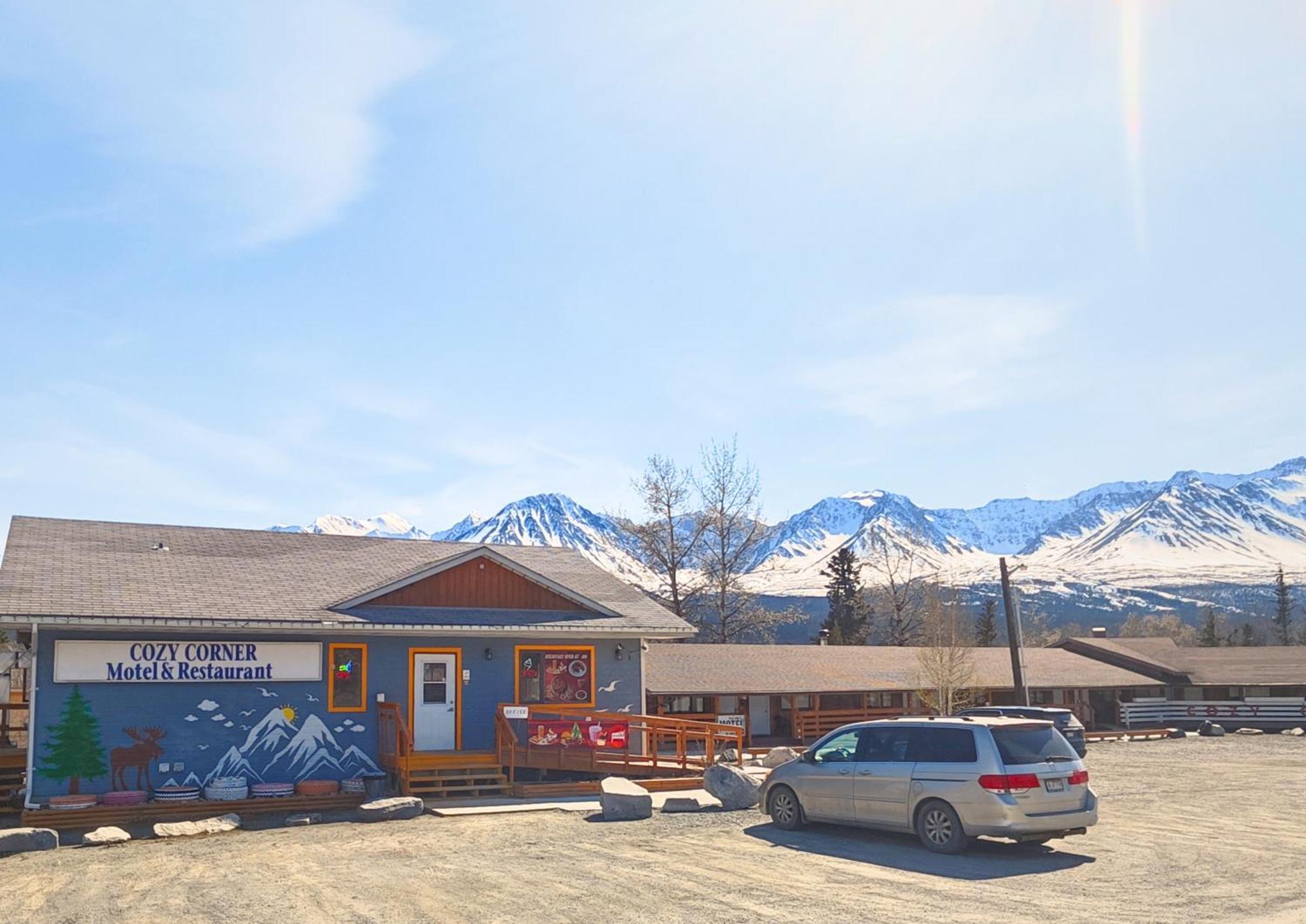 Cozy Corner Motel & Restaurant ヘーンズ・ジャンクション エクステリア 写真